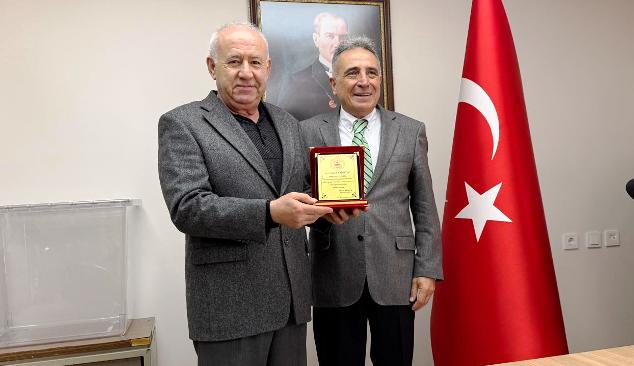 Kaymakamlıktan kıdemli muhtarlara plaket